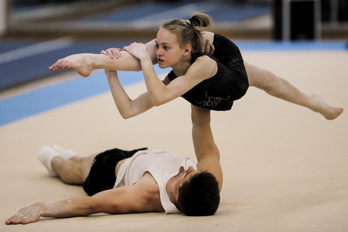 Dominic Smith and Alice Upcott acrobatic gymnasts in competition training